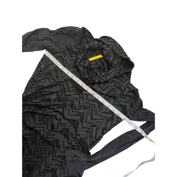 Women's Lolë Gray Black Patterned Long Sleeve Tee Small Funnel Neck - Picture 6 of 9